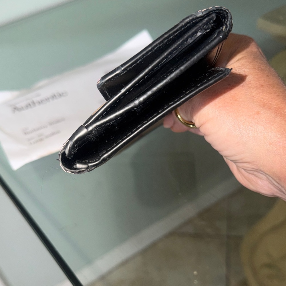 💯 Burberry Beige Check Long Wallet with Black Trim and Red Accents - Picture 9 of 10